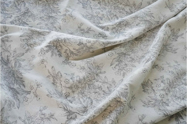 Tissu jacquard chenille à motif floral : 150 cm de large, pour l’ameublement, les costumes et la décoration.