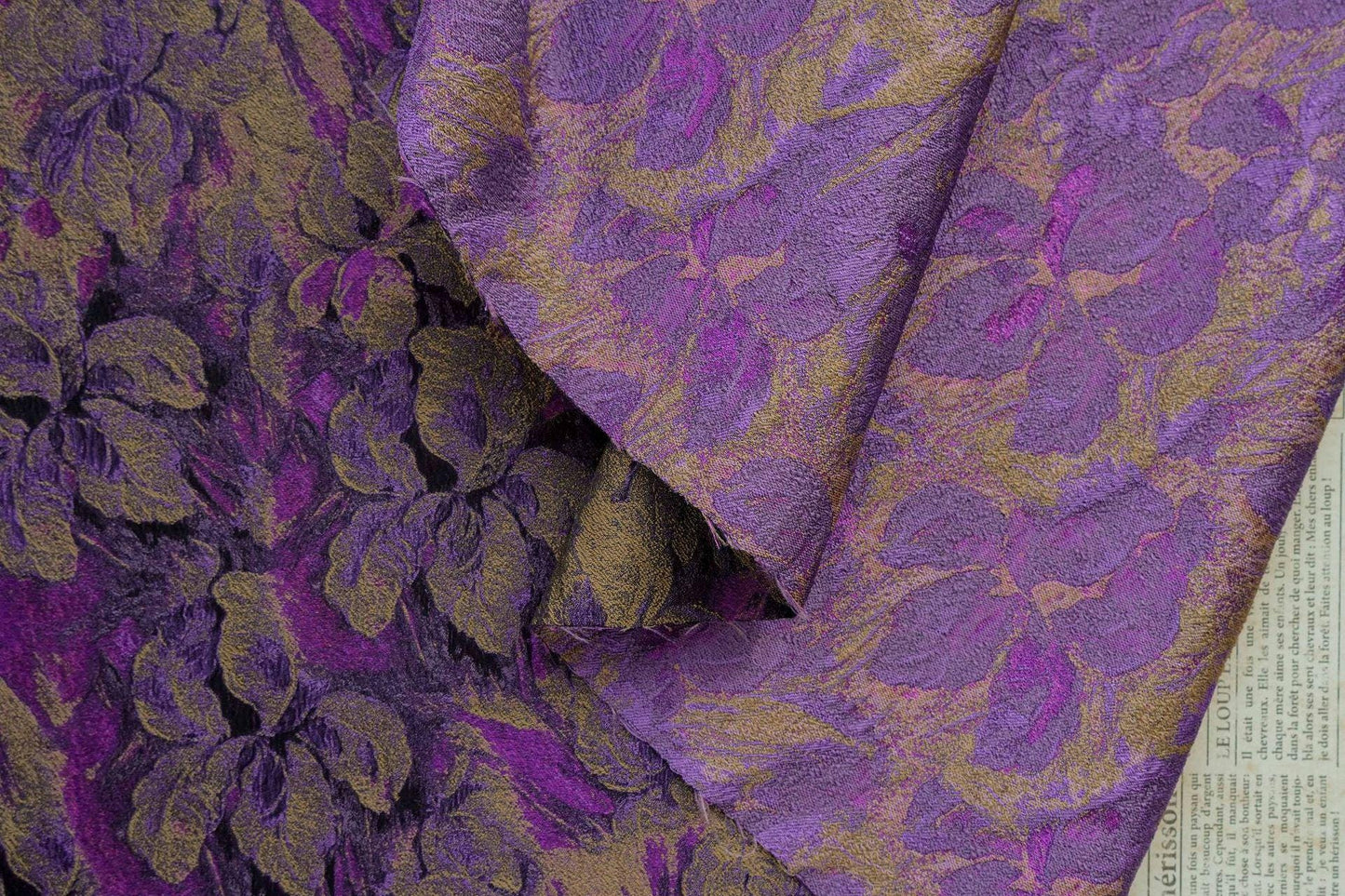 Tissu jacquard à motif floral : fil de rayonne doré, largeur 160 cm, pour matelassage d’ameublement