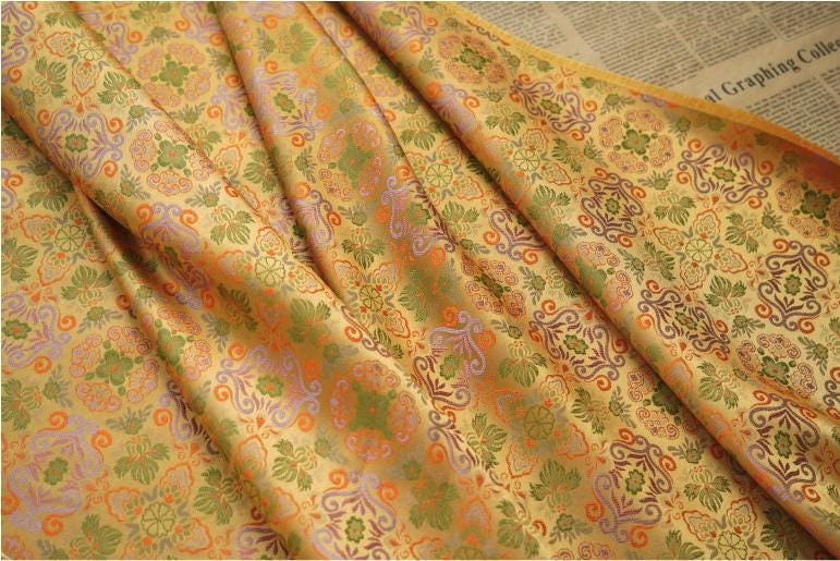 Tissu brocart de soie : style mongol-tibétain, 140 cm de large
