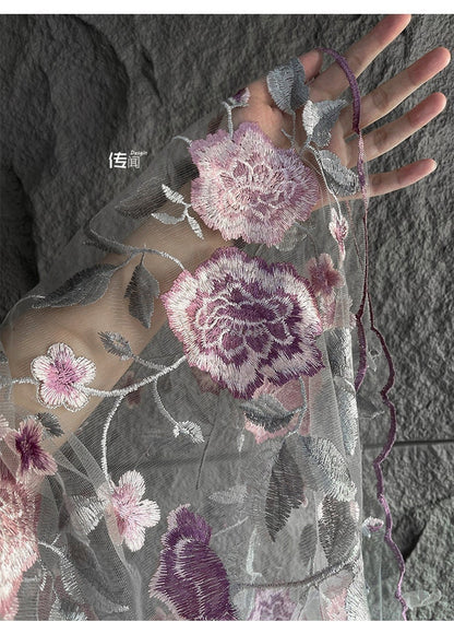 Tissu en dentelle brodée de fleurs 3D roses - Idéal pour les mariages, les costumes et la confection de poupées
