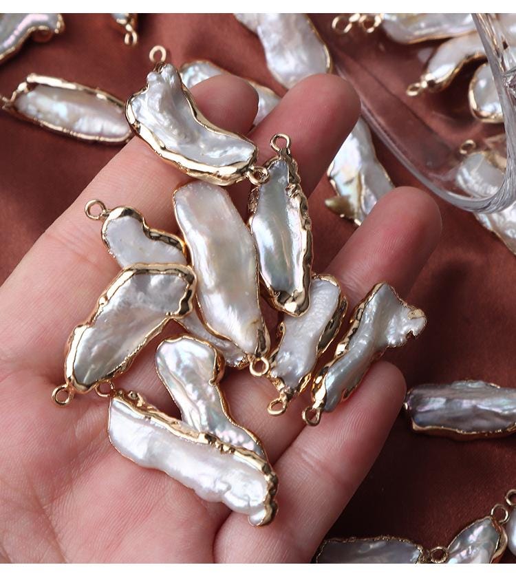 Perles baroques à bordure dorée : fournitures pour la création de bijoux à faire soi-même