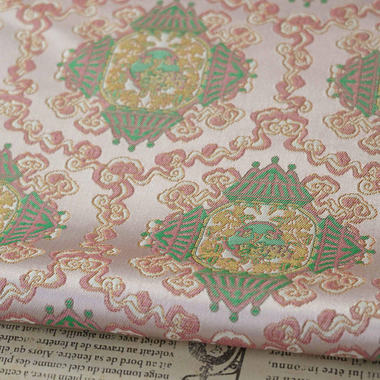Tissu brocart Wishful : mélange soie-rayonne de 150 cm de large, pour la confection de cheongsams.