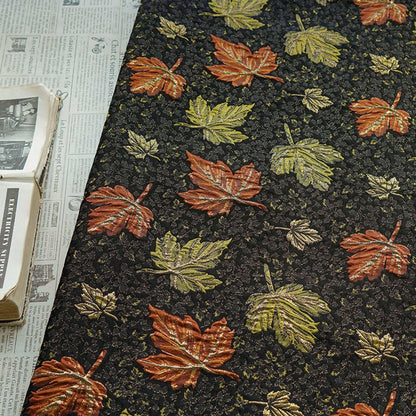 Tissu jacquard brocart vintage : motif feuille d’érable en relief et fils dorés, 152 cm de large