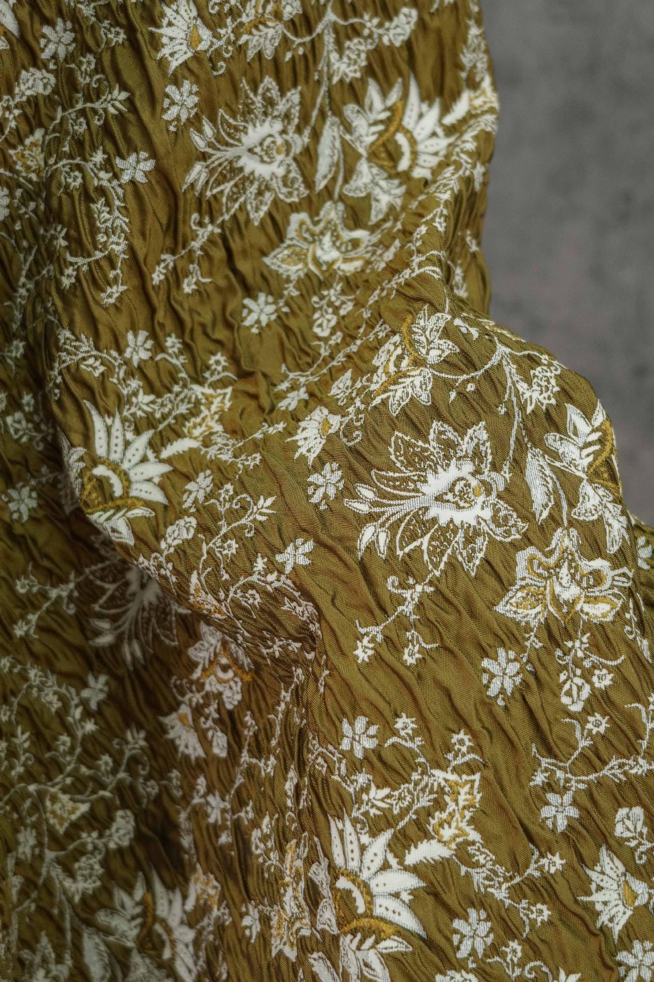 Gold Thread Jacquard Fabric: 3D Flower Design, Upholstery & Costume