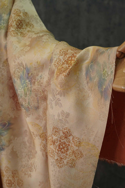 Tissu satiné style palais : imprimé floral, 140 cm de large