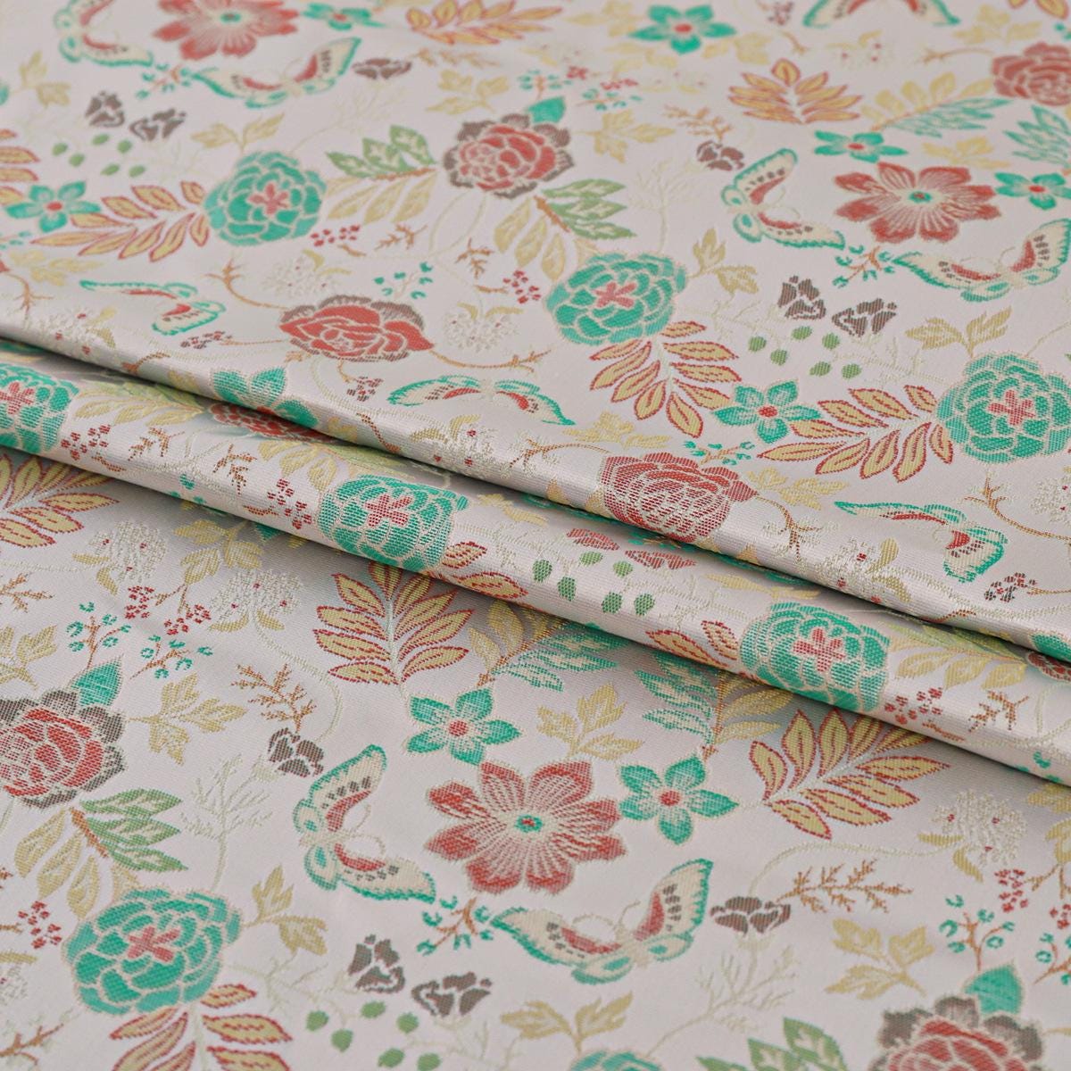 Tissu brocart jacquard à motifs floraux : pour la confection de kimonos japonais, largeur 142 cm (56 pouces).