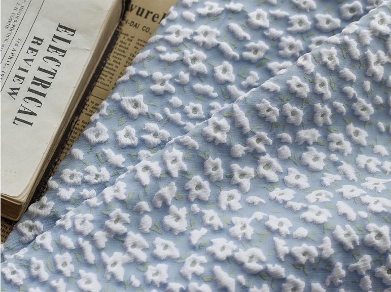 Tissu jacquard floral en relief : texture rigide 3D, largeur 135 cm (53 po) – Mélange de rayonne