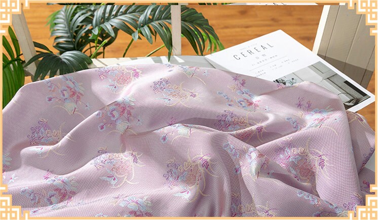 Tissu jacquard à motif floral : mélange soie-rayonne de 150 cm de large, pour ameublement et rideaux