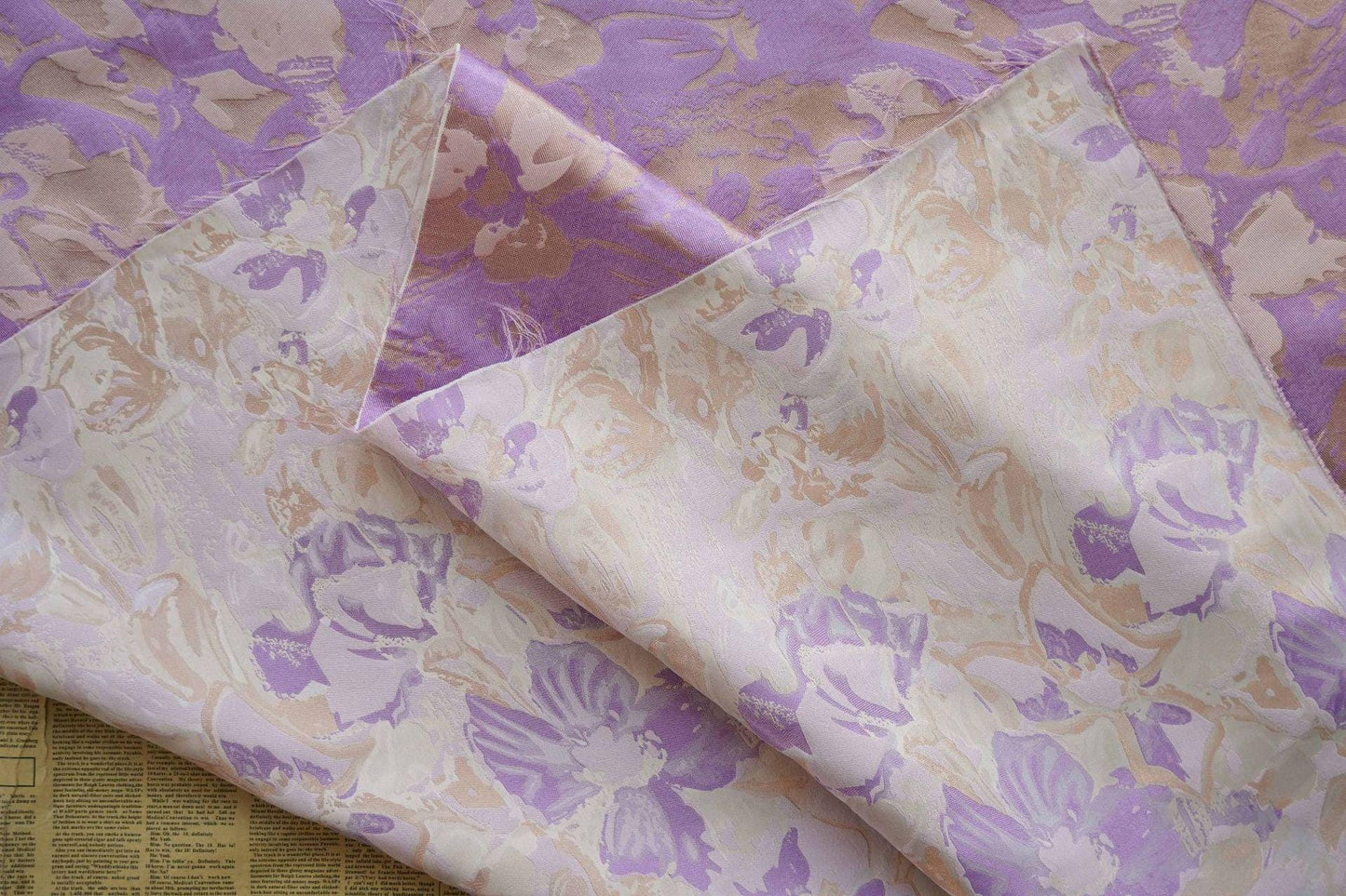 Tissu jacquard à motif floral : Damas rétro palais, 147 cm de large