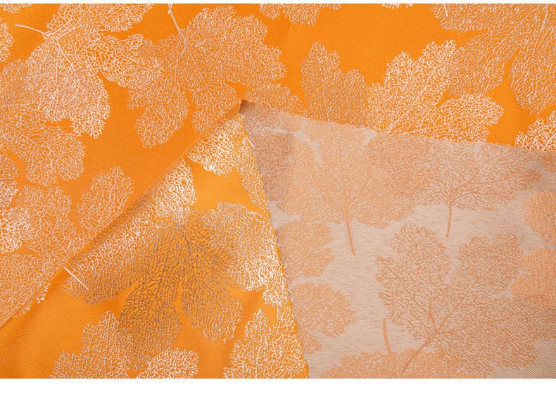 Tissu brocart à motif feuille d'érable : jacquard satin antique double face, 150 cm de large