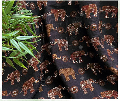 Tissu en coton à imprimé éléphants : motif ethnique superposé, matelassage et couture