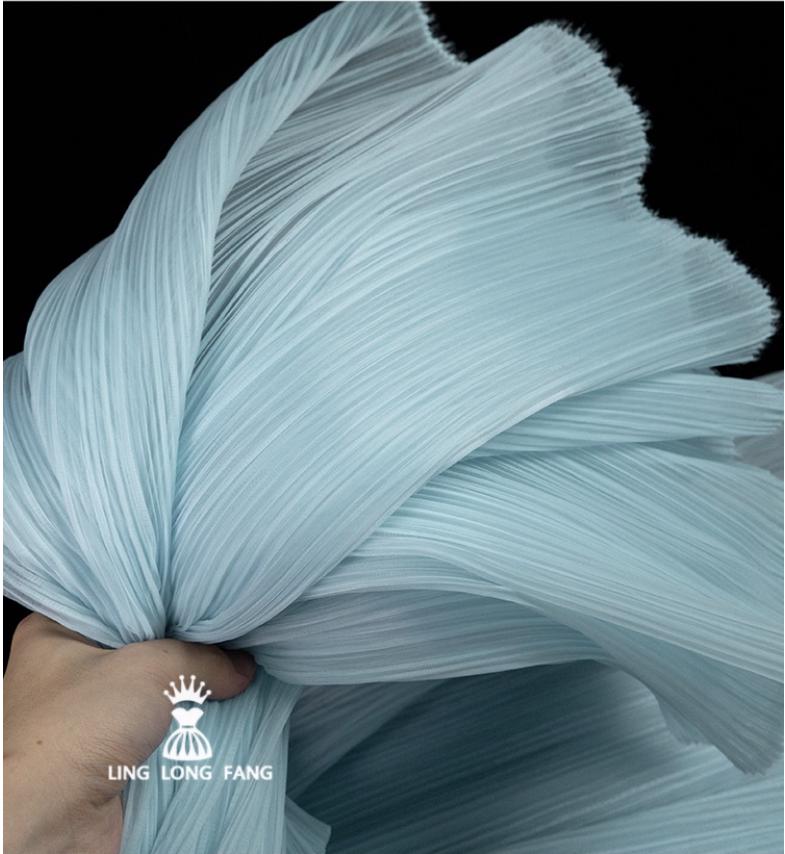 Tissu organza plissé mat : polyester texturé de 140 cm de large
