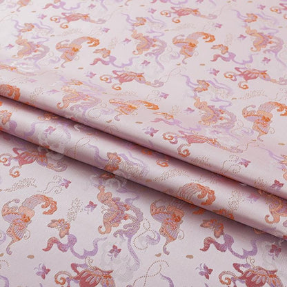 Tissu de kimono Nishijin rose clair : brocart papillon à fil d'or (59" de large)