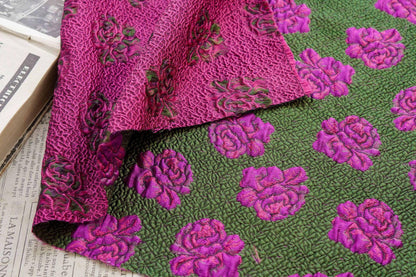 Tissu jacquard Rose Verte : Damas floral en relief 3D, 140 cm de large