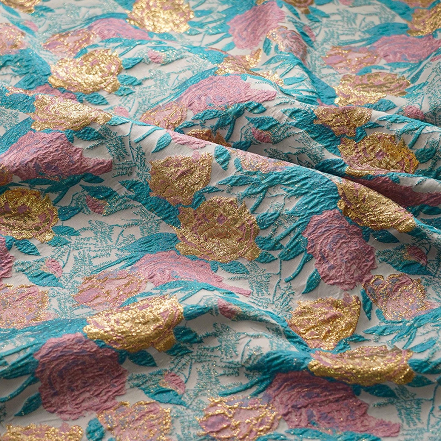 Tissu jacquard à motif floral et fils d'or : texture peinture à l'huile 3D, largeur 140 cm