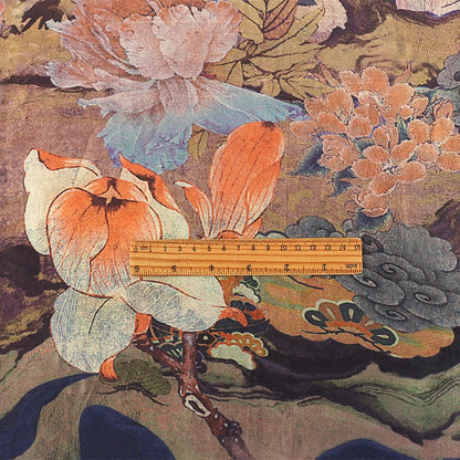 Tissu satiné en soie à motif floral thé : imprimé peinture ancienne, 150 cm de large