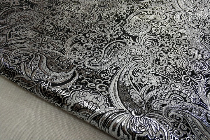 Tissu brocart argenté à motifs floraux : largeur 75 cm, matière couture rigide