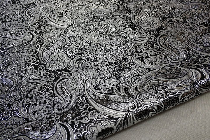 Tissu brocart argenté à motifs floraux : largeur 75 cm, matière couture rigide