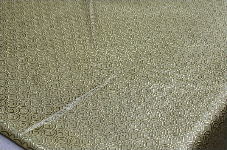 Tissu brocart floral : motif romantique français à écailles de poisson, mélange de soie et de rayonne