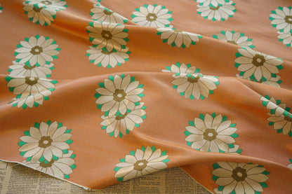 Tissu brocart à fleurs d'oranger : satin jacquard pour couture et matelassage, 150 cm de large