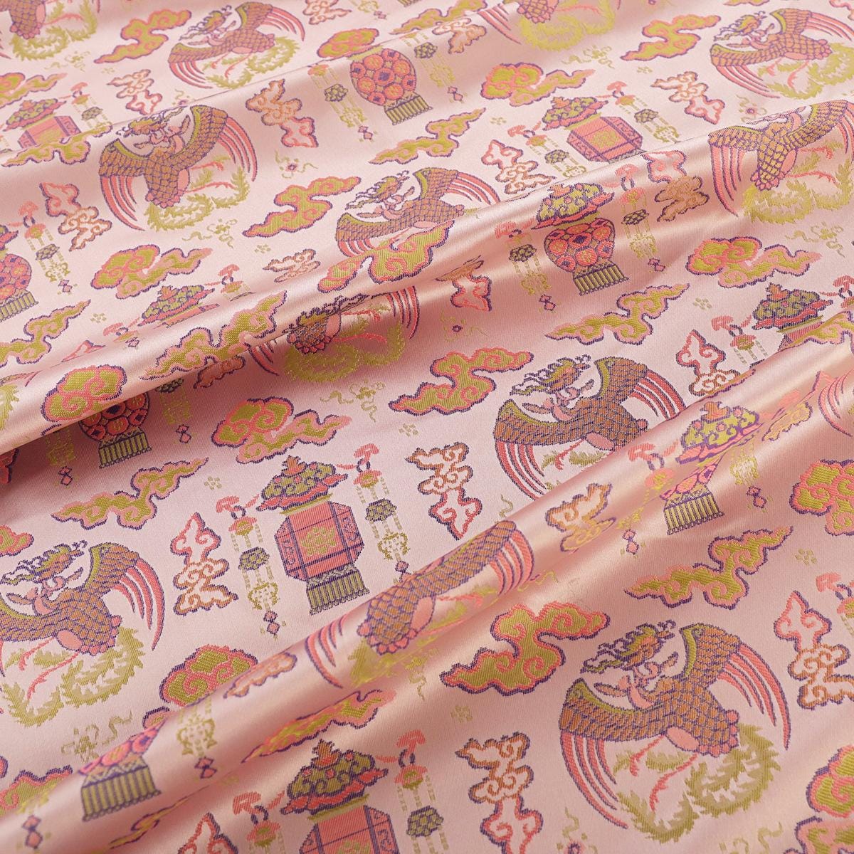 Tissu à motif tibétain Bada : revêtement de cheongsam rouge, décoration de costume (59 po de large)