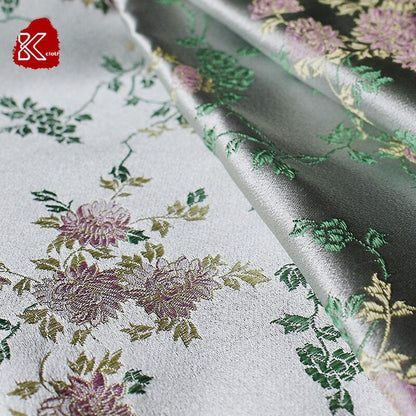 Tissu brocart chrysanthème vintage : mélange de satin et de soie de 75 cm de large