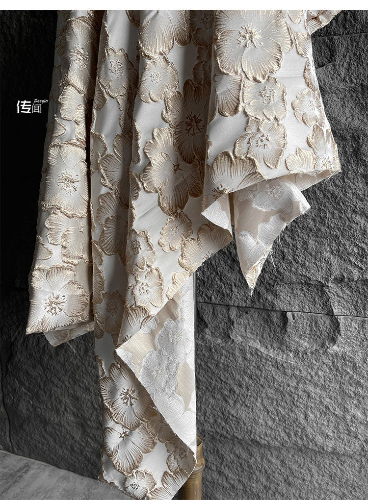 Tissu jacquard floral brodé or - 145 cm de large - Tissu de créateur de luxe