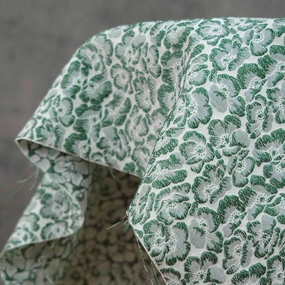 Tissu jacquard à motif floral en relief : mélange de rayonne bleu azur, 152 cm de large