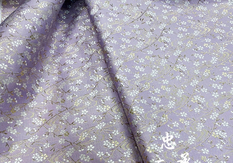 Tissu brocart Nishijin Ori : Robe kimono japonaise lilas, fil d'or (55 pouces de large)