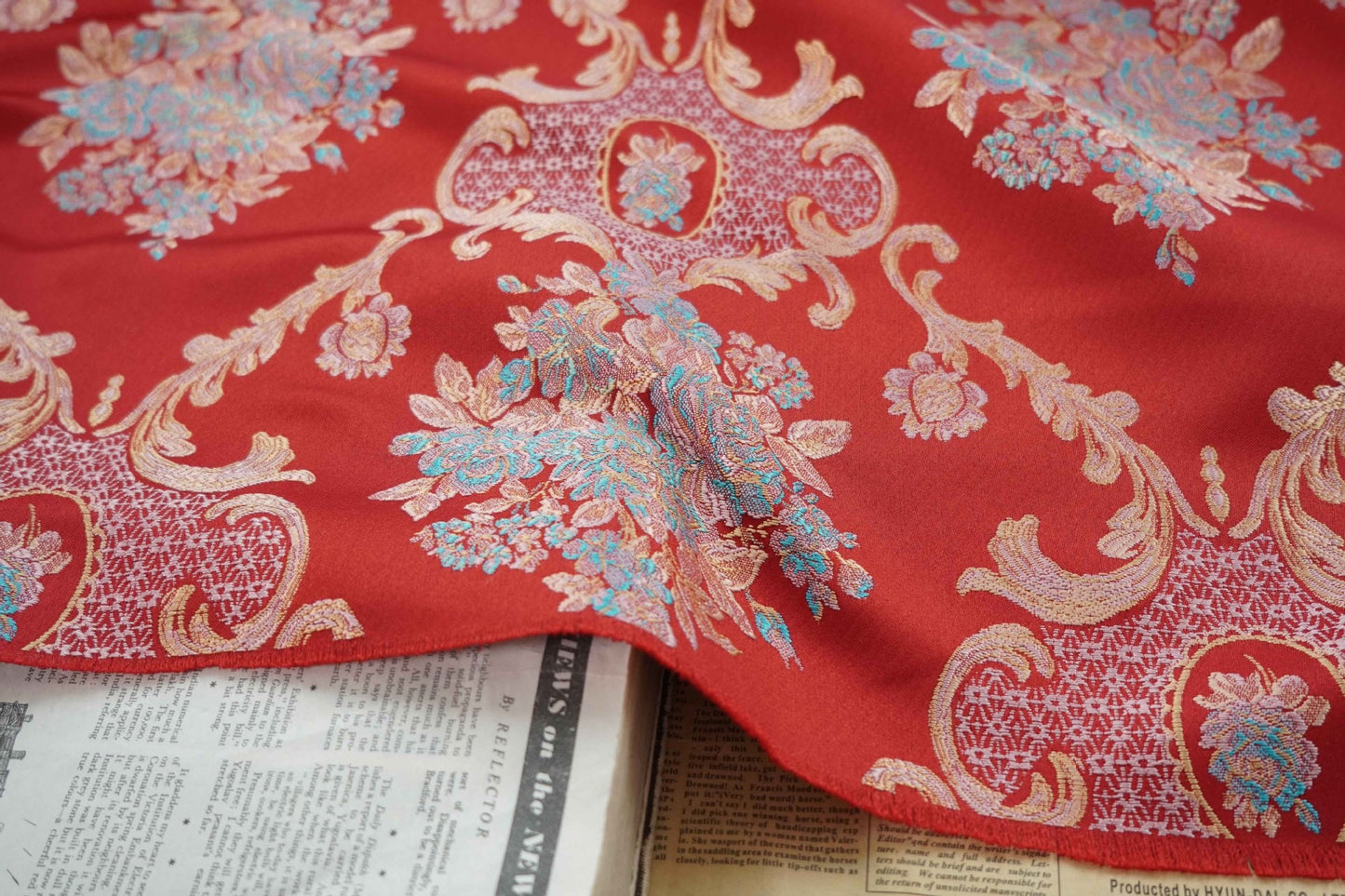 Tissu jacquard brocart style palais rétro : revêtement en polyester de 150 cm de large