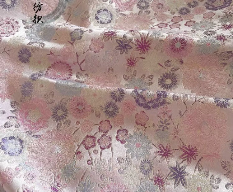 Tissu brocart japonais Nishijin : soie jacquard hortensia, 150 cm de large