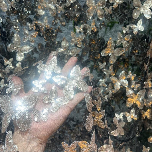 Tissu à sequins papillon brodé neuf de 124 cm de large ���� Robe et loisirs créatifs scintillants