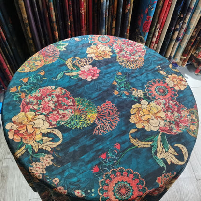 Tissu satiné turquoise à motif floral : imprimé volière léger, 147 cm de large