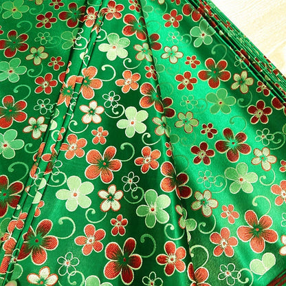 Brocart de soie à motif floral : 75 cm de large. Idéal pour l’ameublement, les costumes et la décoration.