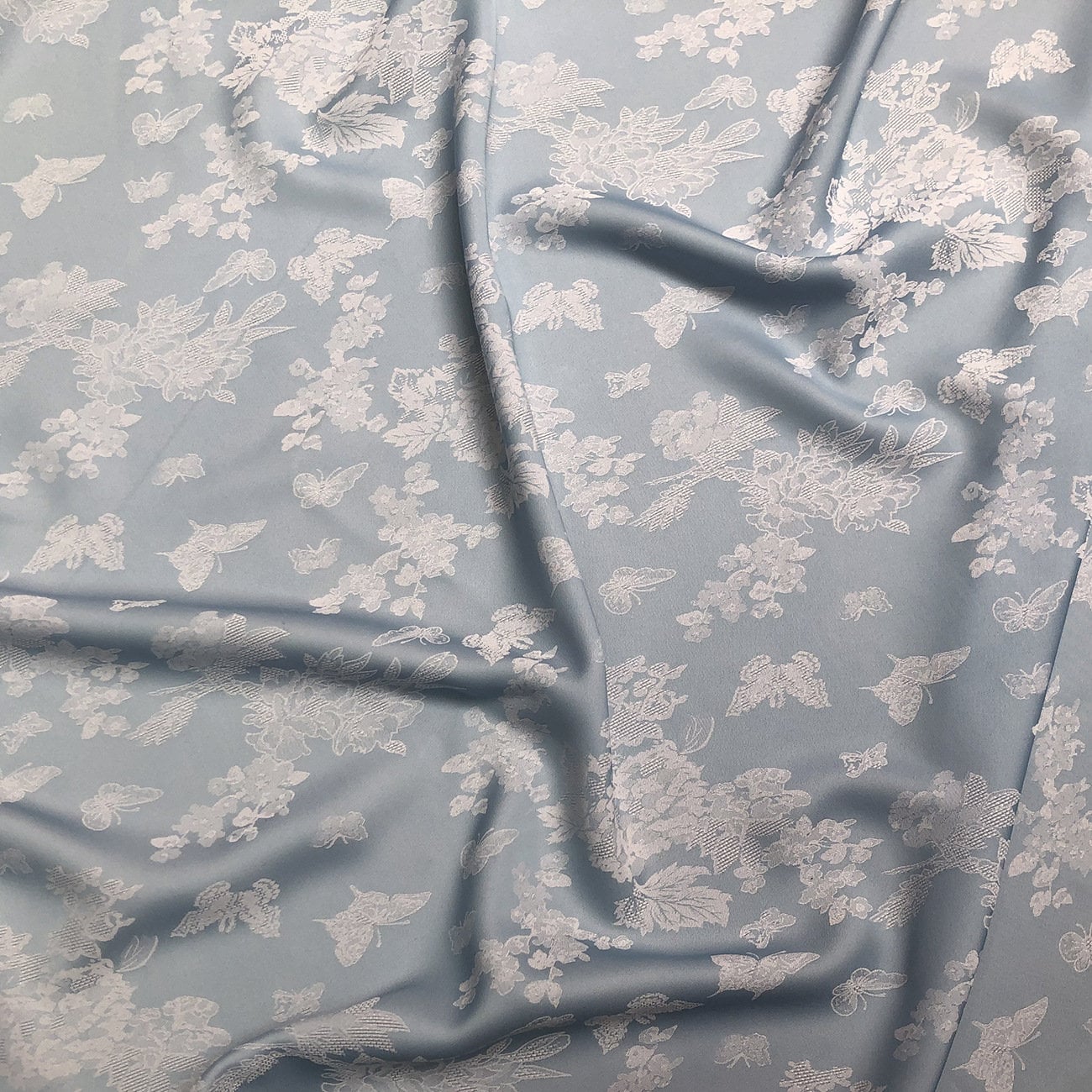Tissu damassé jacquard à motif floral et papillons : 59 po, revêtement double face