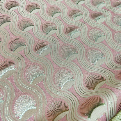 Tissu jacquard à motif plumes de paon : texture 3D avec fil doré (53 po de largeur)