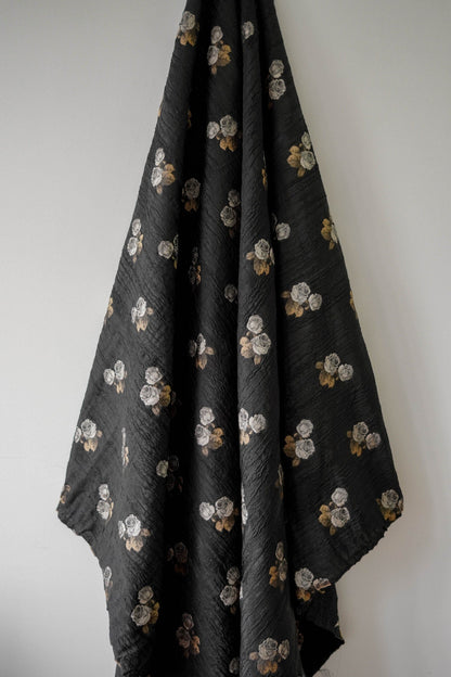 Tissu d'ameublement noir à motif rose en relief, texture craquelée, 150 cm de large, tissu à réaliser soi-même