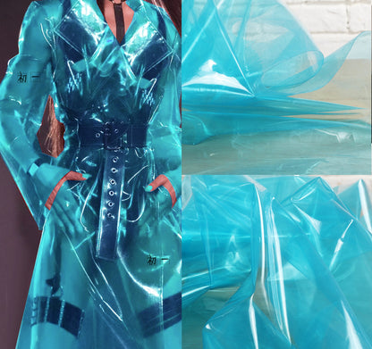 Tissu TPU transparent turquoise : matériau imperméable pour imperméable, 124 cm de large