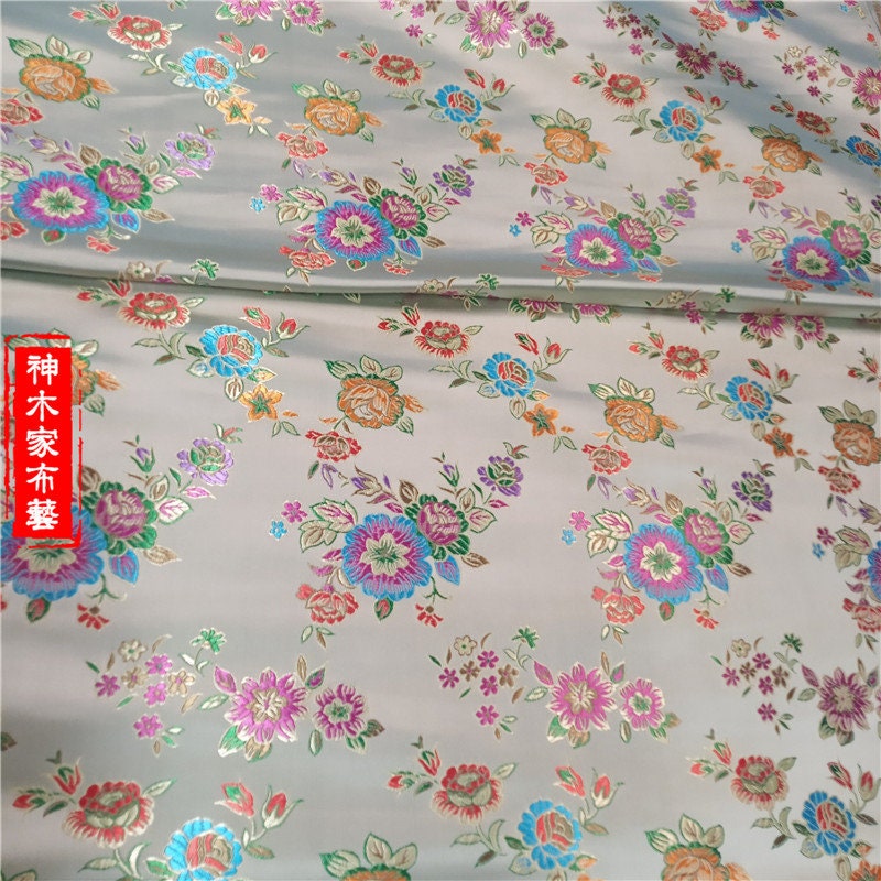 Tissu brocart pivoine : ameublement floral, costumes, décoration - 75 cm de large