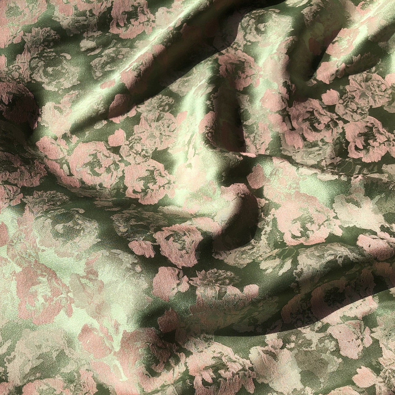 Tissu jacquard rose : mélange coton-rayonne double face (57 po L)