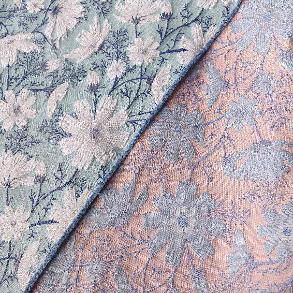 Tissu jacquard à motif floral : motif floral en relief 3D, 152 cm de large