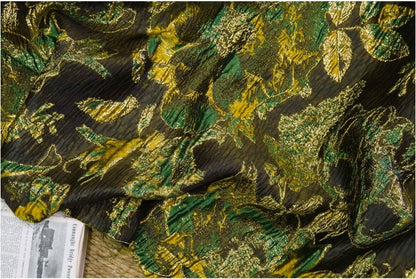 Tissu jacquard à fil doré : matériau de créateur à motif floral 3D rétro