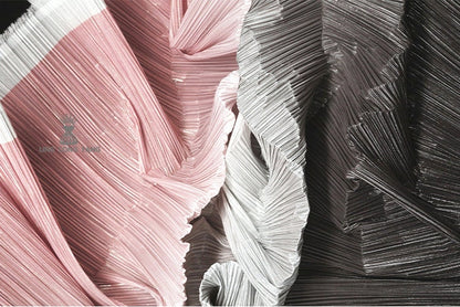 Crêpe plissé dégradé : 150 cm de large, polyester rigide, idéal pour la décoration et les costumes à faire soi-même.