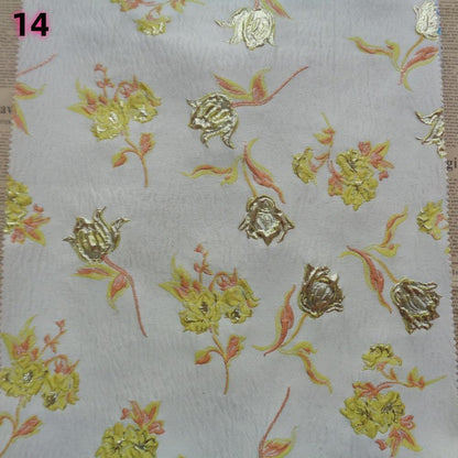 Tissu jacquard Magnolia à feuille d'or : Chenille florale pour ameublement, 142 cm de large