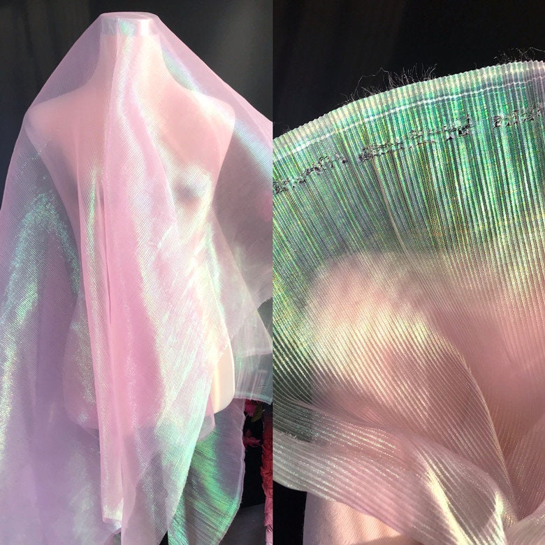 Tissu organza froissé brillant : 150 cm de large, matière rigide de créateur