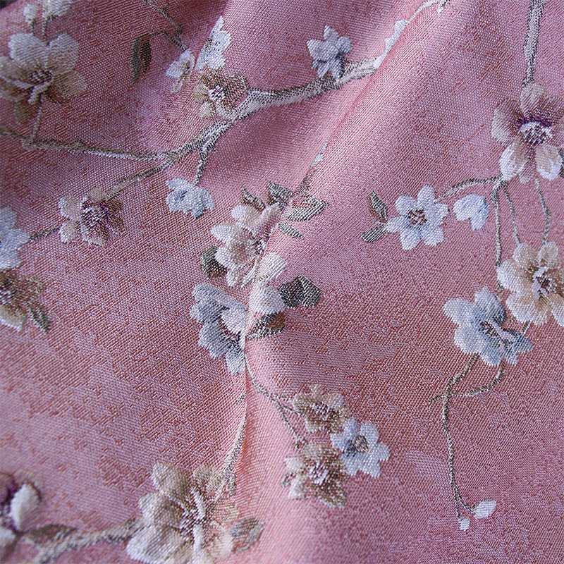 Tissu jacquard à motif floral : 145 cm de large, pour l’ameublement et la confection de costumes