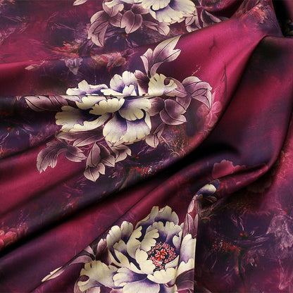Tissu satiné en soie à motif floral thé : motif ancien, 150 cm de large