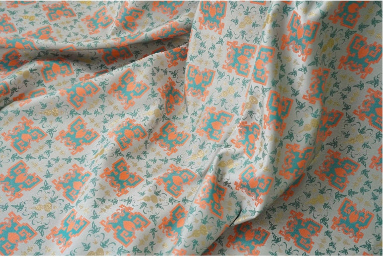 Tissu jacquard doré : motif totem asiatique ancien, 150 cm de large