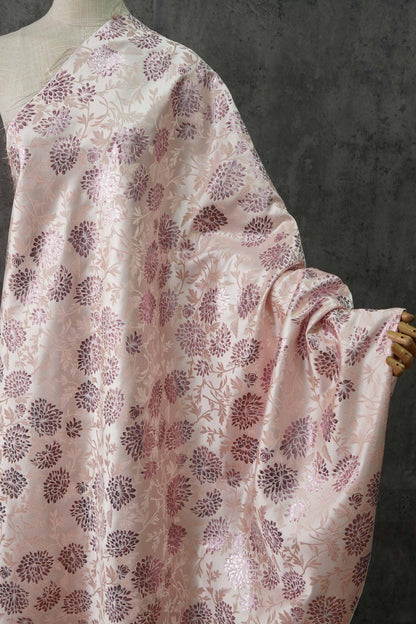 Tissu brocart de soie et rayonne à motif hibiscus rose : 65 pouces de large, matériau de couture floral