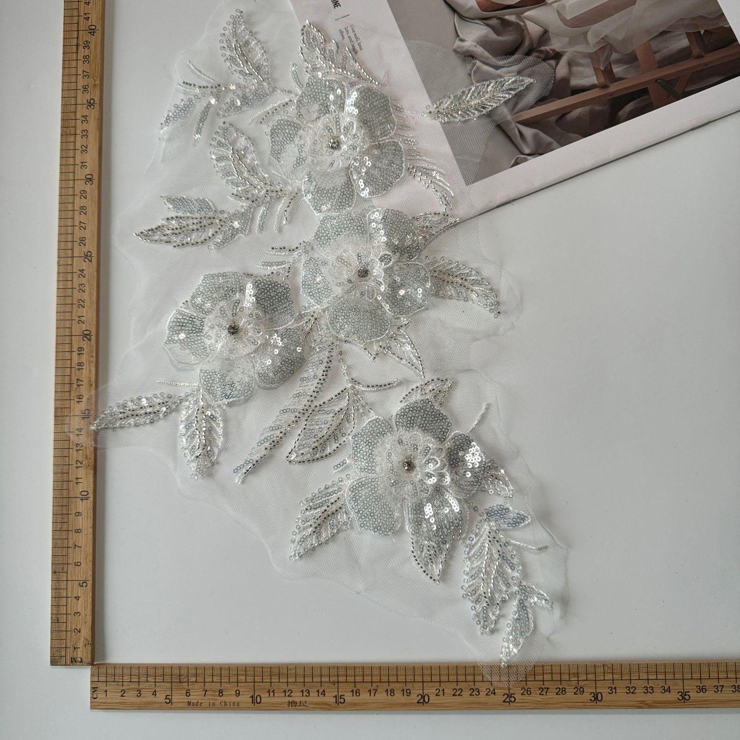 Applique florale à paillettes - Autocollant en tissu mesh brodé